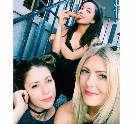 Amanda Crew hd model photos