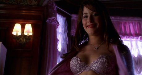 Amanda Crew hd model photo