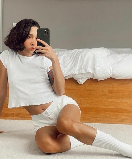 Zeynep Bastik pornstar perfect pictures