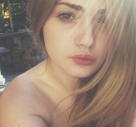 Alexis Raich erotic actress photo