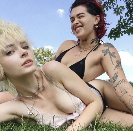 Milkie Way erotic pornstar pics