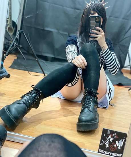 Alexexcelks erotic model image