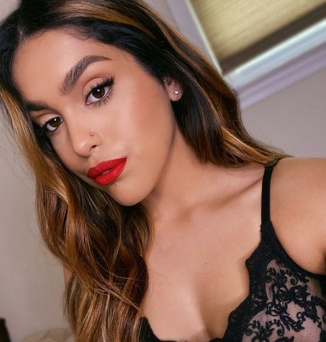 Henna Sharee xxx pornstar gallery