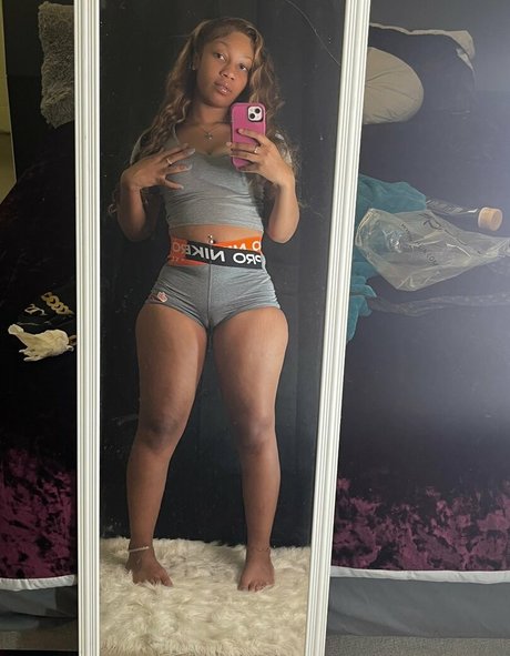 nicoleniyah hot pornstar pic