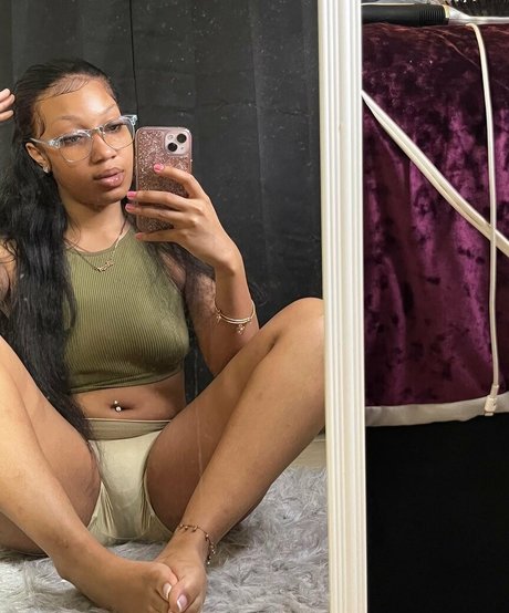 nicoleniyah sexy pornstar gallery