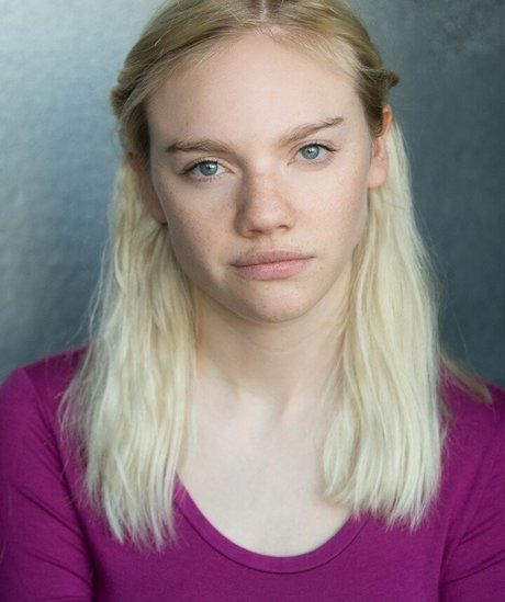 Aine Rose Daly star adult photos