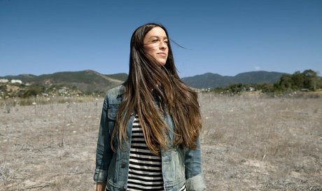 Alanis Morissette pretty model photos