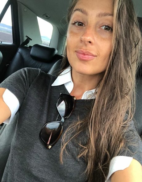 Elizabeth Sentbyeros model hot galleries