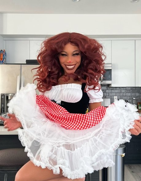 kieraplease top actress picture