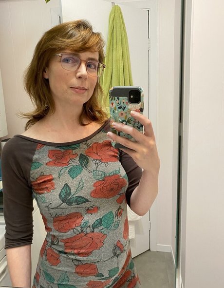 QuebecCougar porn model photos