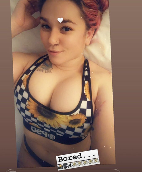 Boz suicide model nudes photo