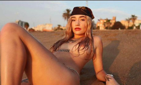 Elizabeth Sanchez model top gallery