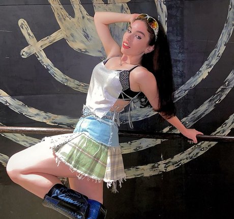 Elizabeth Rudy model porn photo