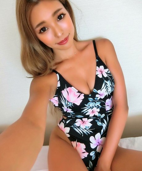 Hitomi 01270 nude star picture