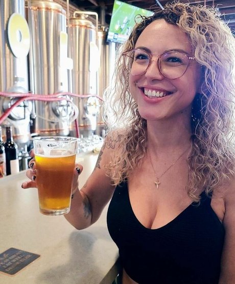 Jazzie Taylor naked model image