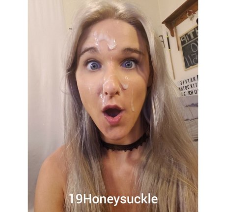 honeysgotbuns pornstar nude picture