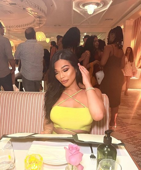 Jaslyn Lee sexy model images