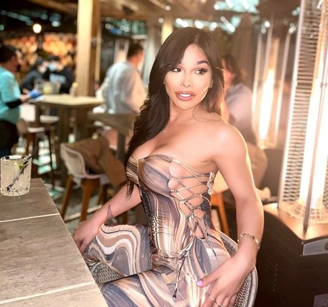 Jaslyn Lee model exclusive image