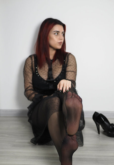 Monie Kulh pornographic model pics