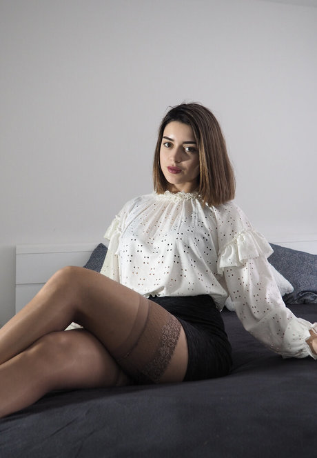 Monie Kulh model sex photo