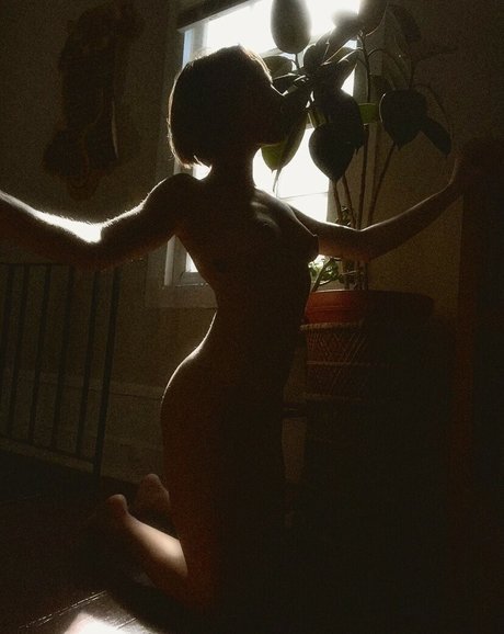 Wretched Wren naked actress pics