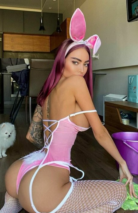 Alena Omovich model naked img