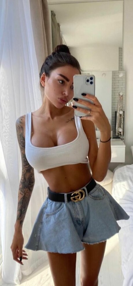 Alena Omovich porn model gallery