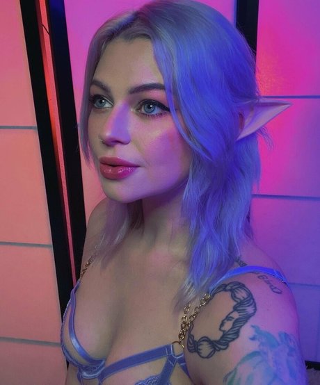 Waifunextdoor pornstar art gallery