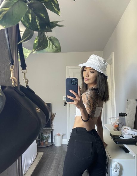 Crybabyiris hot pornstar pic