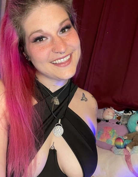 QuinNight xxx pornstar img