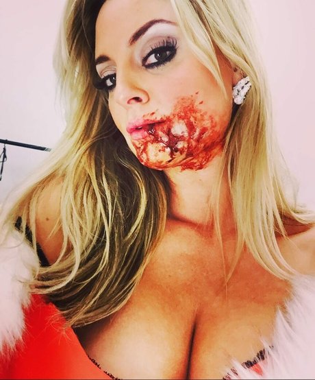 Morgana Robinson high quality model pic