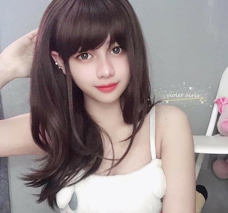 Violetairis model nude photos