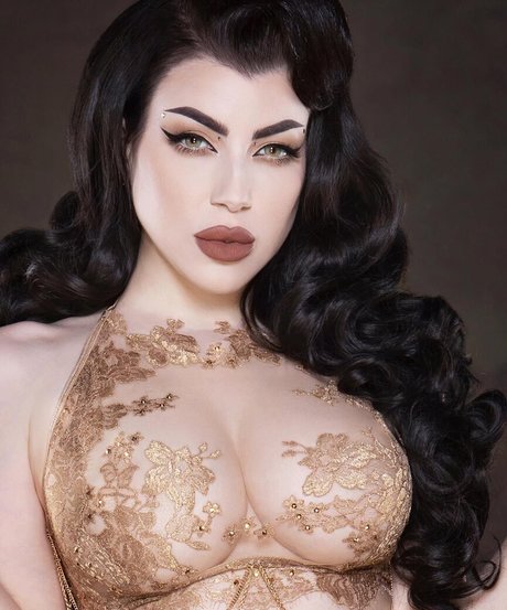 Threnody In Velvet sex pornstar img