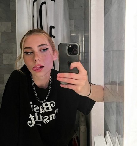 veylaneey star pretty pic