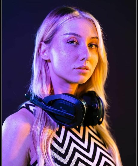 veylaneey star porn pictures