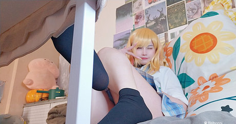 Ririboni model xxx pic