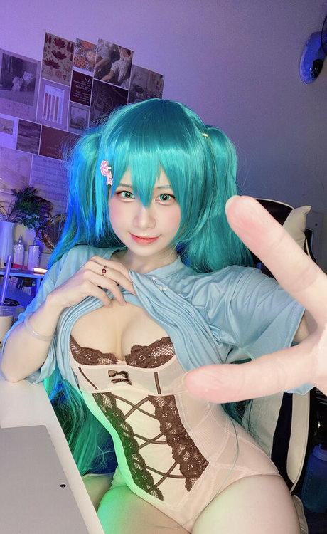 Ririboni model nude pic