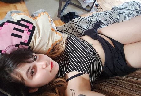 Erika Szabo nude model pic