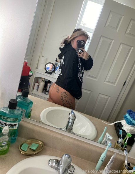 Alyssadoesntboost beautiful pornstar gallery