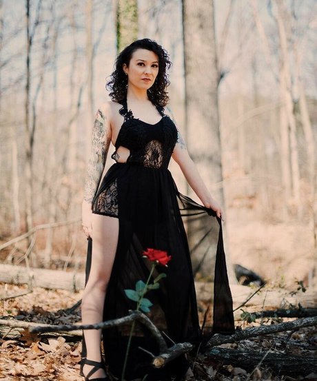 LadyDevann model art picture