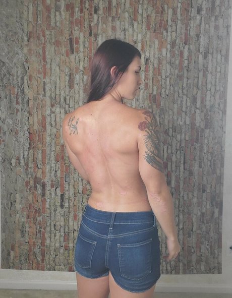 Terry Lifts pornstar nude gallery