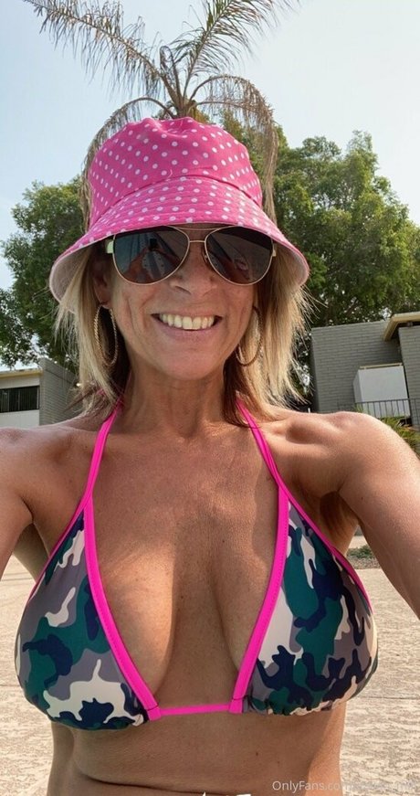 Kissedbyitaly420 beautiful model photos