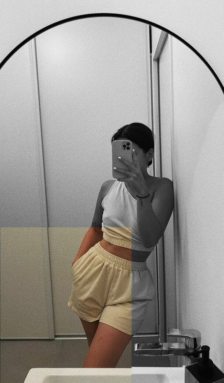 Apollinegrmz pretty actress galleries