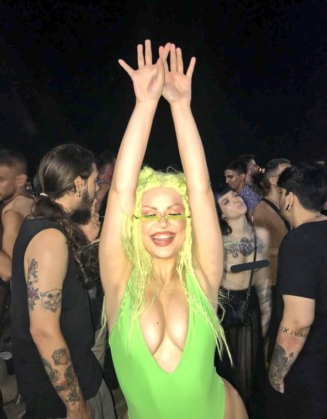 Bi0degradavel erotic model img