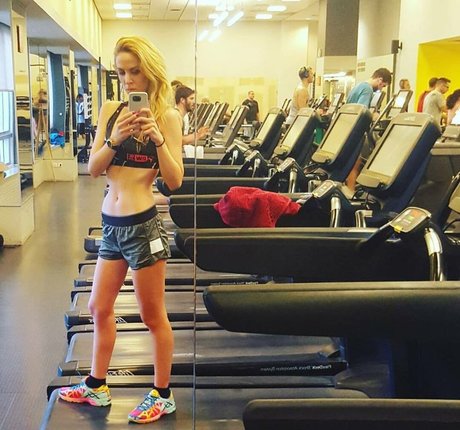 Tova Golan erotic actress gallery