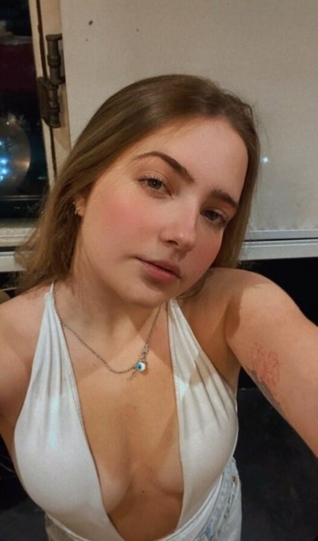 Camila Moroz naked star photo