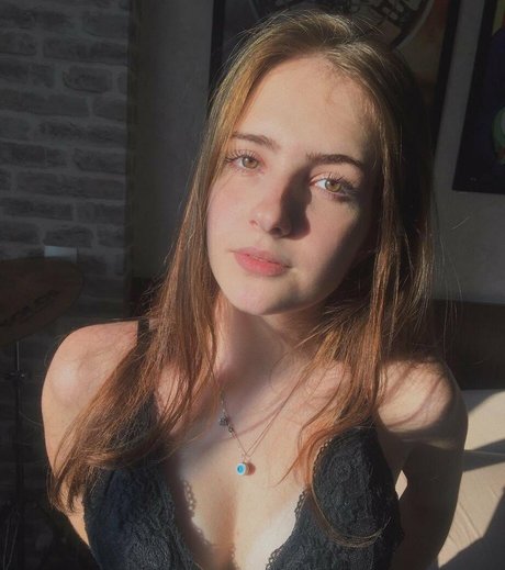 Camila Moroz high quality actress pics