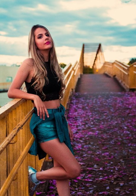 Roberta Pfaff model exclusive images