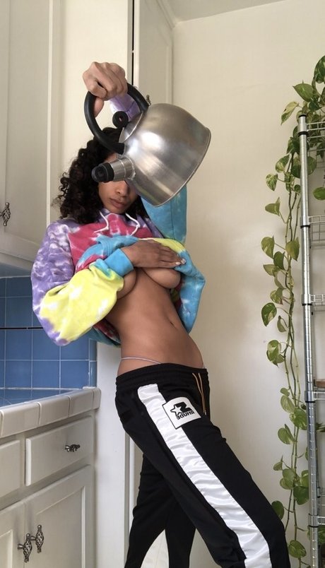 Naki Kaching star sexy gallery