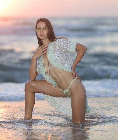 fitbyaviv beautiful actress pictures